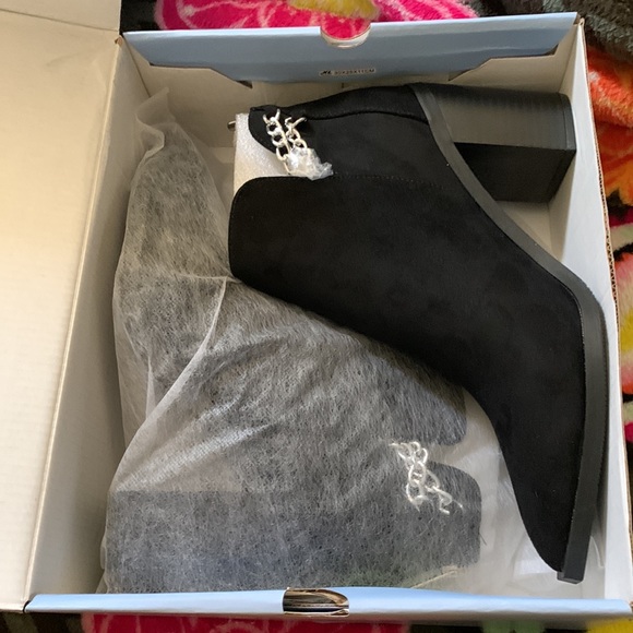 Brand New Black Boots size 10 with back zipper and chains - Picture 7 of 9